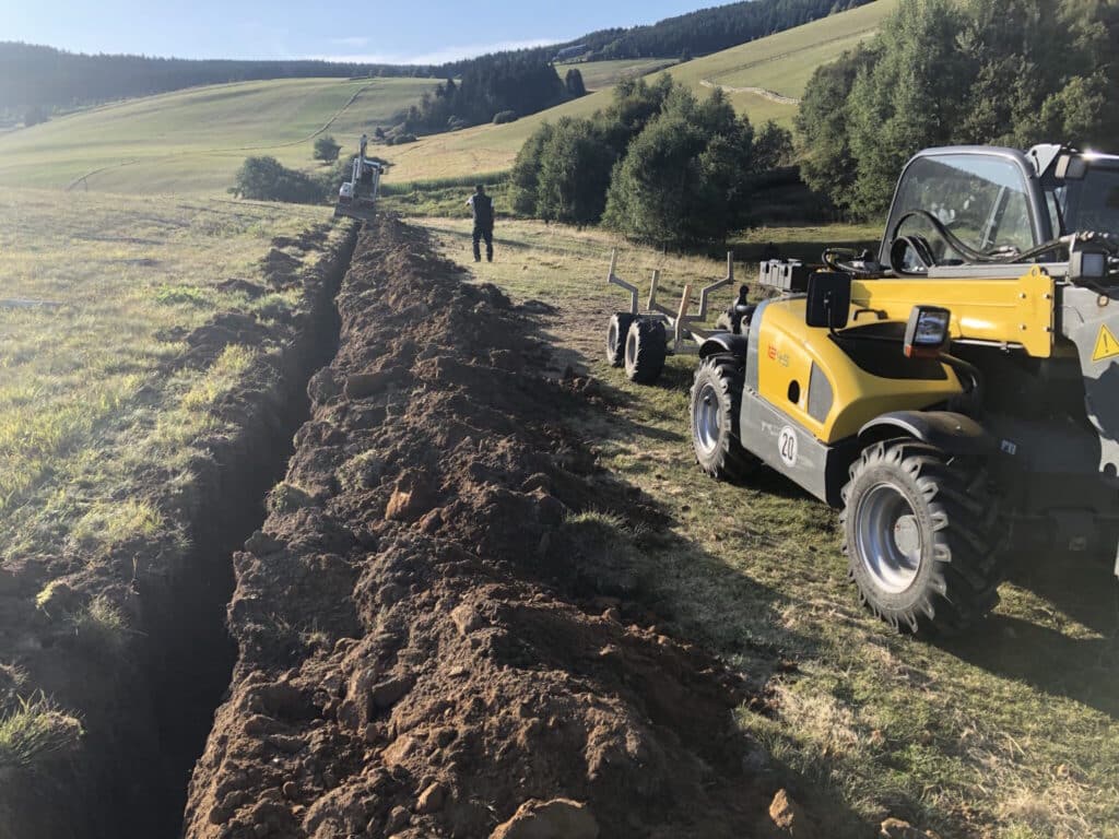 Graben für den Untergrabschutz Alpaka