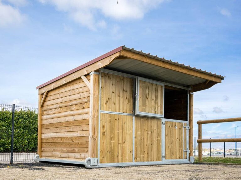 mobile Weidehütte mit geschlossener Front Mobilstall