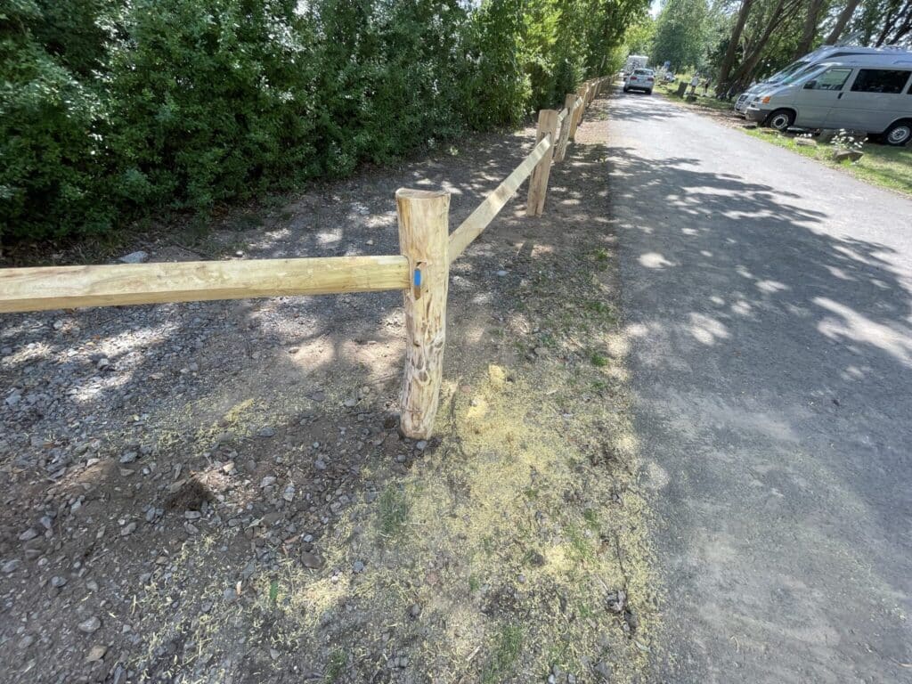 Parkplatzzaun Post & Rail Robinie